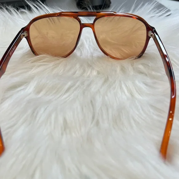 Le Specs Tragic Magic Sunglasses in Toffee Tort Amber Tint - 2452440